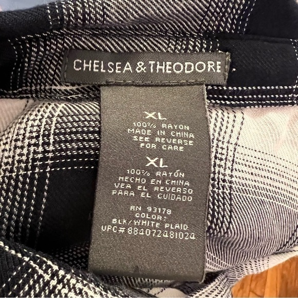 Chelsea & Theodore Button Down Flannel Shirt Black White Plaid - Picture 11 of 11